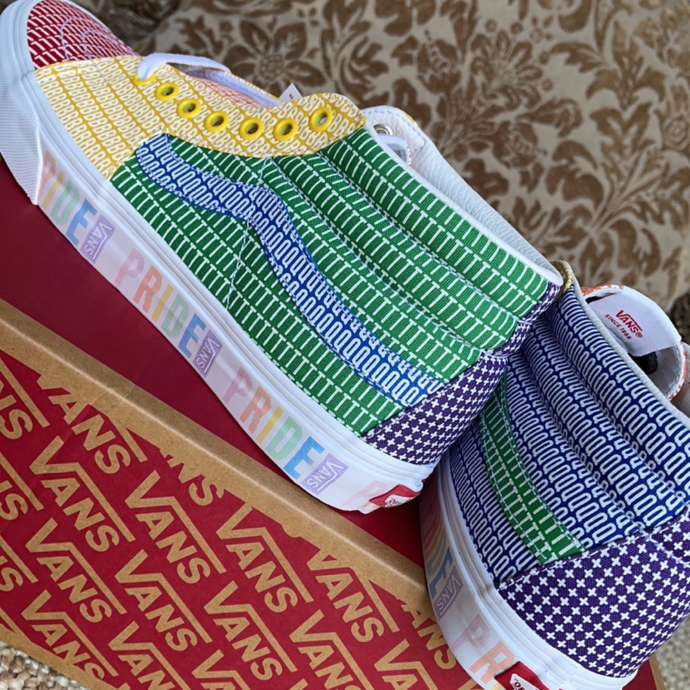 Vans Men’s Sk8-Mid Pride Multi/True White Sneakers - Picture 15 of 16